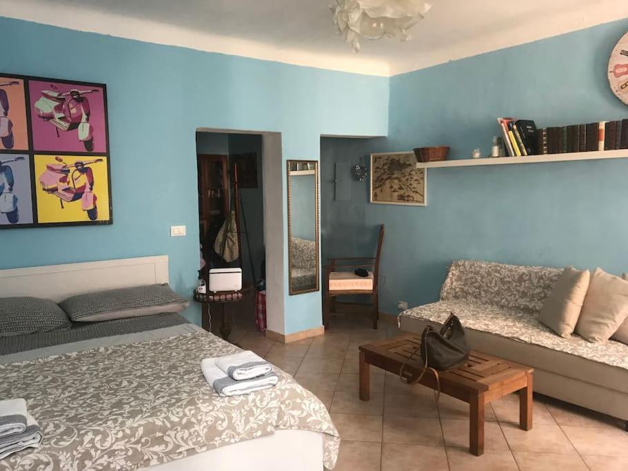 Casa Azzurra, Nel Cuore Di * Genoa